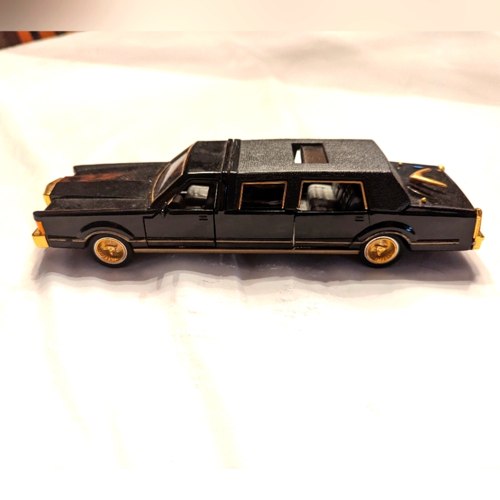 Presidents Limousine Black Gold Die Cast Toy Car 7" 🔥 Vintage 1:24